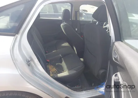 2012 Ford Focus Se z USA, uszkodzony, nr VIN 1FAHP3F23CL339420